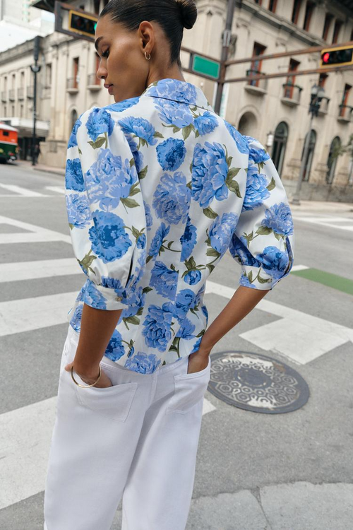CAMISA CON ESTAMPADO FLORAL